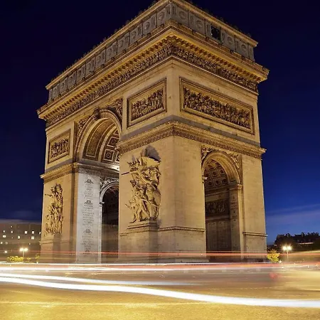 Champs Elysees - Arc De Triomphe Parijs